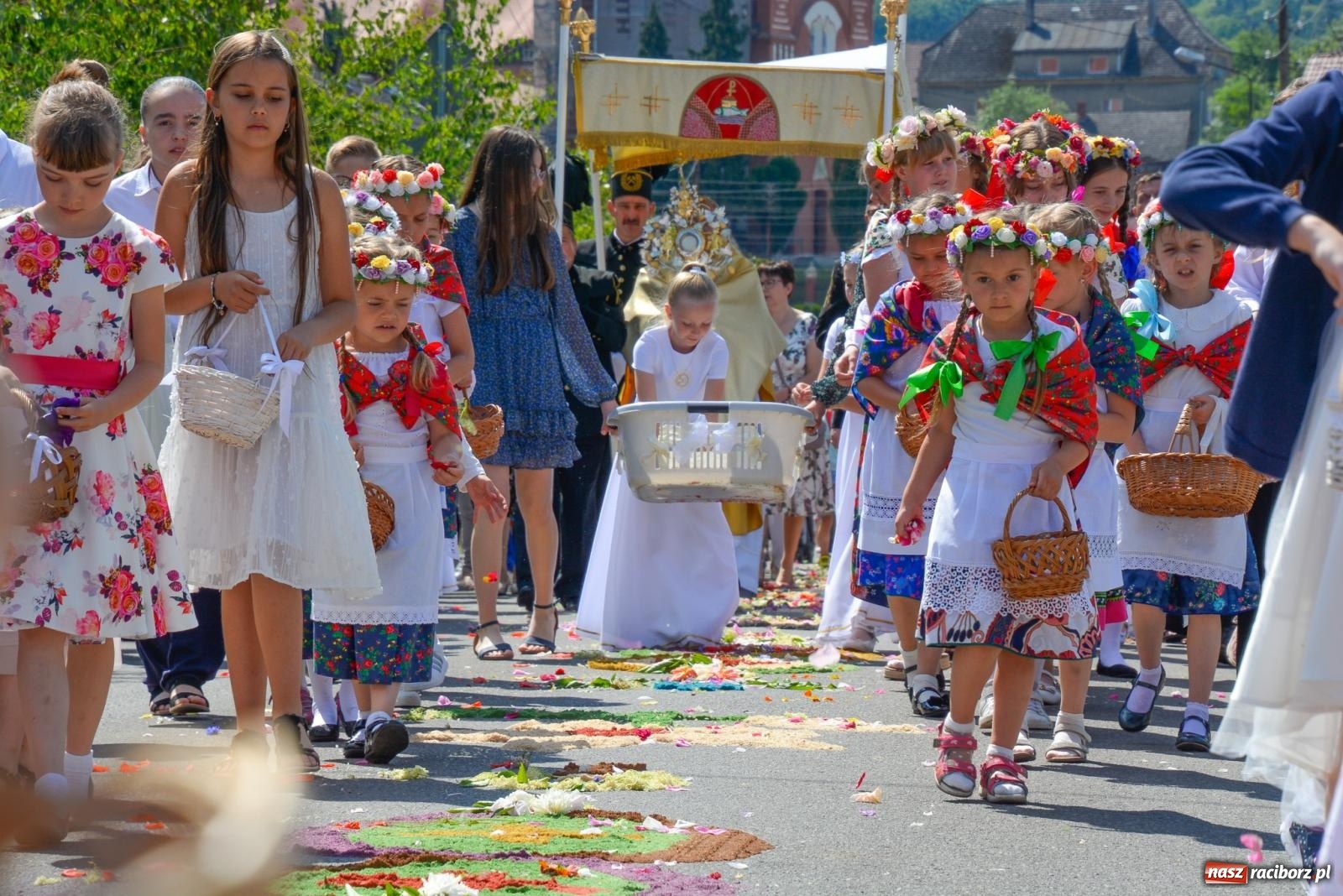 Zdjęcie w galerii na portalu naszraciborz.pl: Procesja Bożego Ciała w Raciborzu Brzeziu [FOTO i WIDEO] wiadomości z regionu