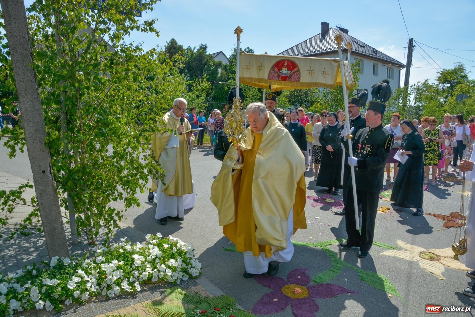 Zdjęcie w galerii na portalu naszraciborz.pl: Procesja Bożego Ciała w Raciborzu Brzeziu [FOTO i WIDEO] wiadomości z regionu