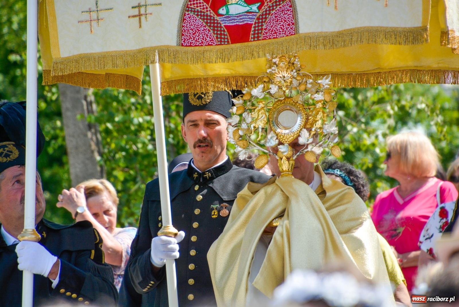 Zdjęcie w galerii na portalu naszraciborz.pl: Procesja Bożego Ciała w Raciborzu Brzeziu [FOTO i WIDEO] wiadomości z regionu