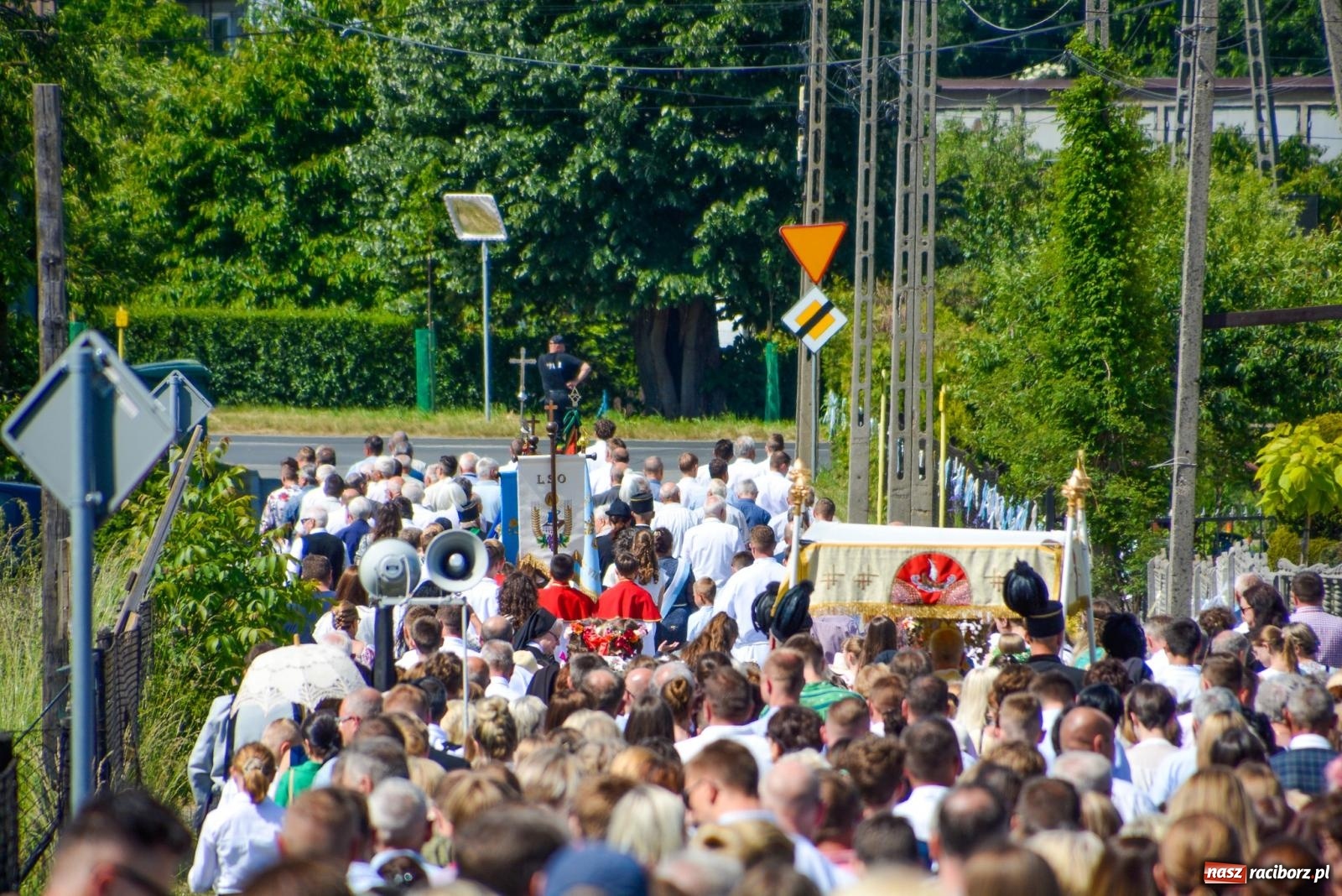 Zdjęcie w galerii na portalu naszraciborz.pl: Procesja Bożego Ciała w Raciborzu Brzeziu [FOTO i WIDEO] wiadomości z regionu