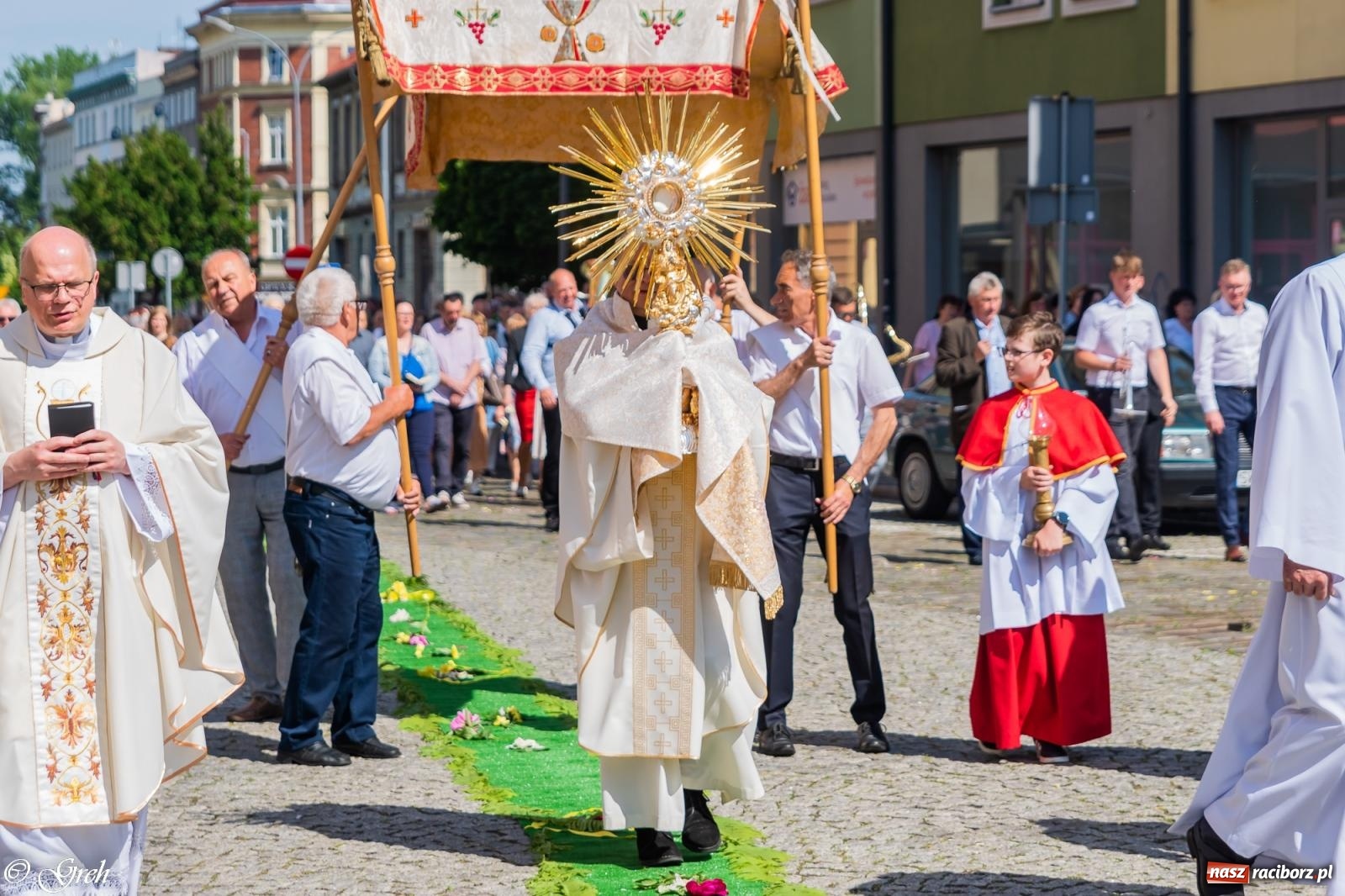 Zdjęcie w galerii na portalu naszraciborz.pl: Boże Ciało w parafii WNMP w Raciborzu [FOTO i WIDEO] wiadomości z regionu