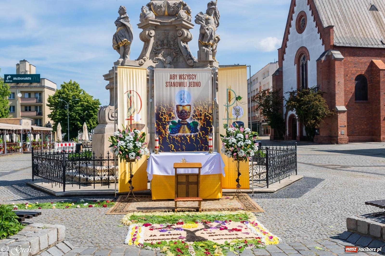 Zdjęcie w galerii na portalu naszraciborz.pl: Boże Ciało w parafii WNMP w Raciborzu [FOTO i WIDEO] wiadomości z regionu