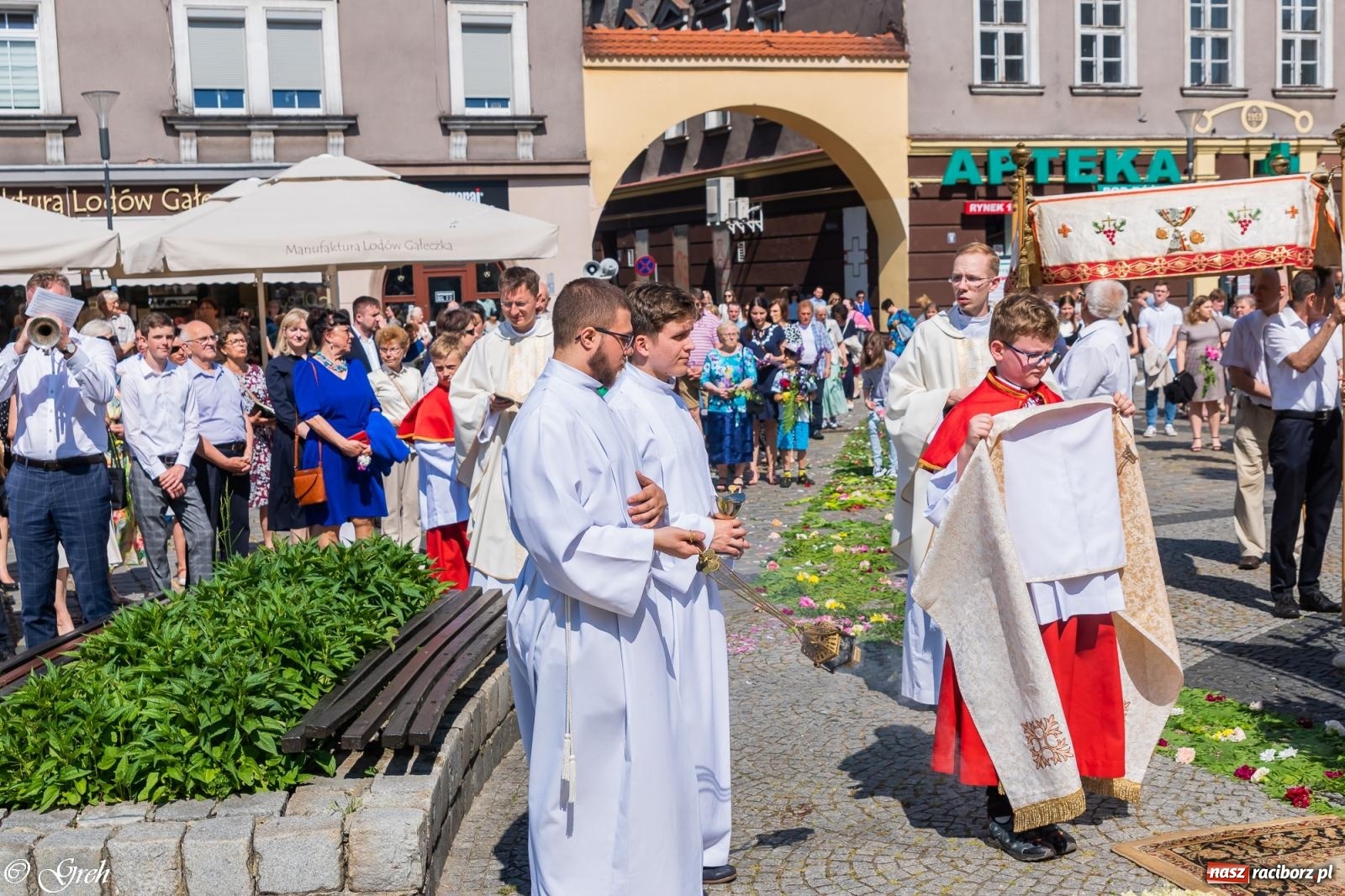 Zdjęcie w galerii na portalu naszraciborz.pl: Boże Ciało w parafii WNMP w Raciborzu [FOTO i WIDEO] wiadomości z regionu