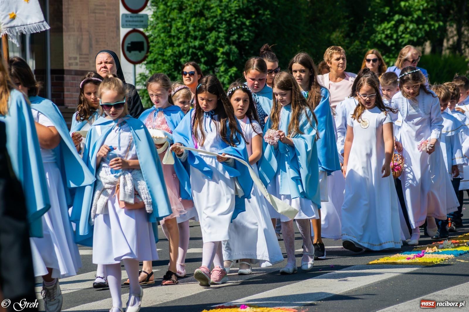 Zdjęcie w galerii na portalu naszraciborz.pl: Boże Ciało w parafii WNMP w Raciborzu [FOTO i WIDEO] wiadomości z regionu