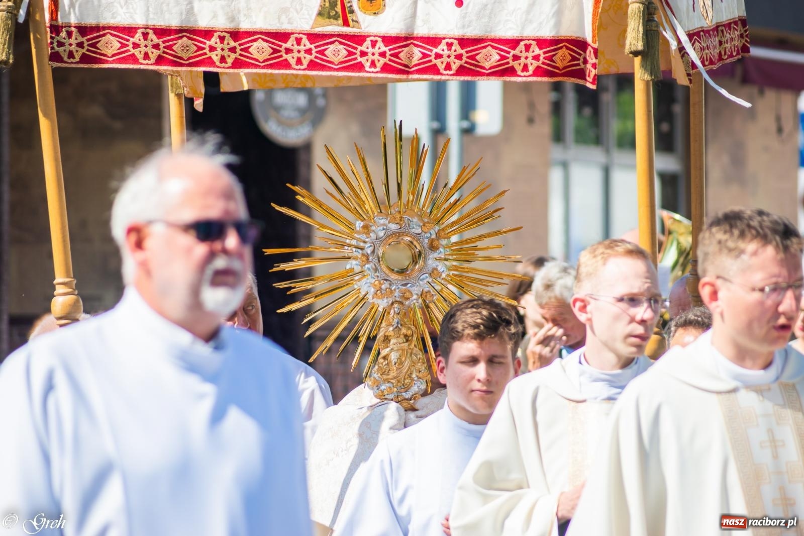 Zdjęcie w galerii na portalu naszraciborz.pl: Boże Ciało w parafii WNMP w Raciborzu [FOTO i WIDEO] wiadomości z regionu