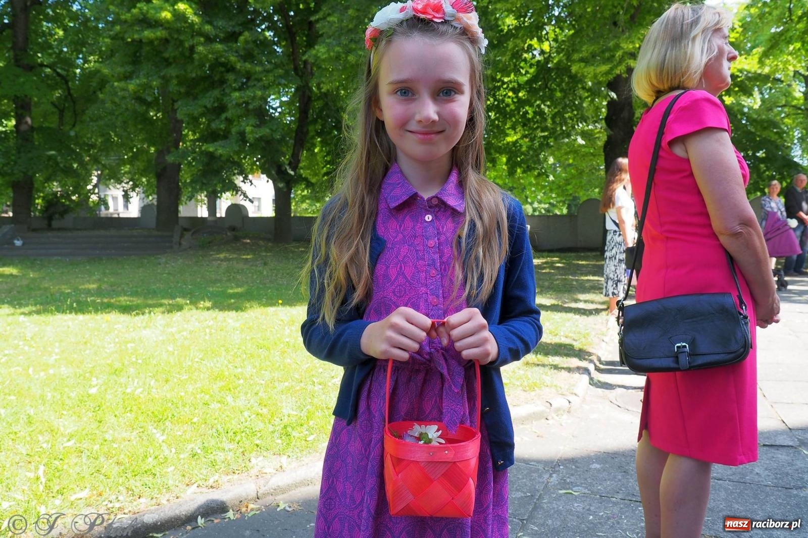 Zdjęcie w galerii na portalu naszraciborz.pl: Procesja Eucharystyczna to forma świadectwa. Boże Ciało w parafii NSPJ [FOTO i WIDEO] wiadomości z regionu