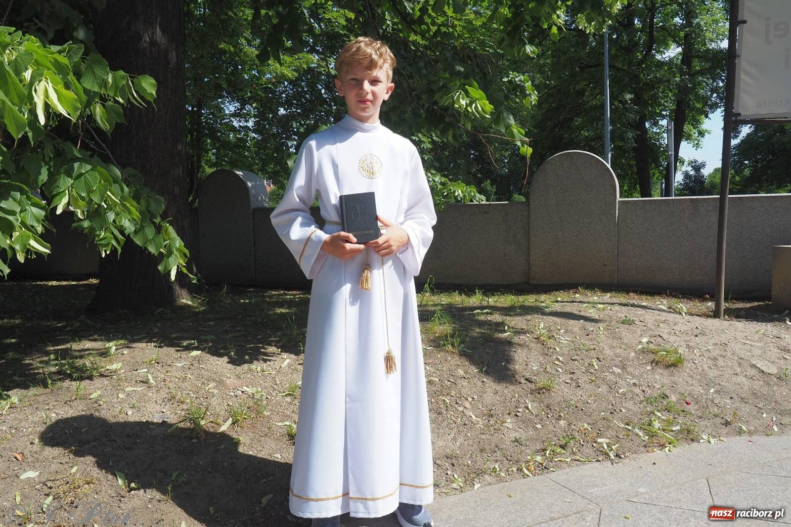 Zdjęcie w galerii na portalu naszraciborz.pl: Procesja Eucharystyczna to forma świadectwa. Boże Ciało w parafii NSPJ [FOTO i WIDEO] wiadomości z regionu