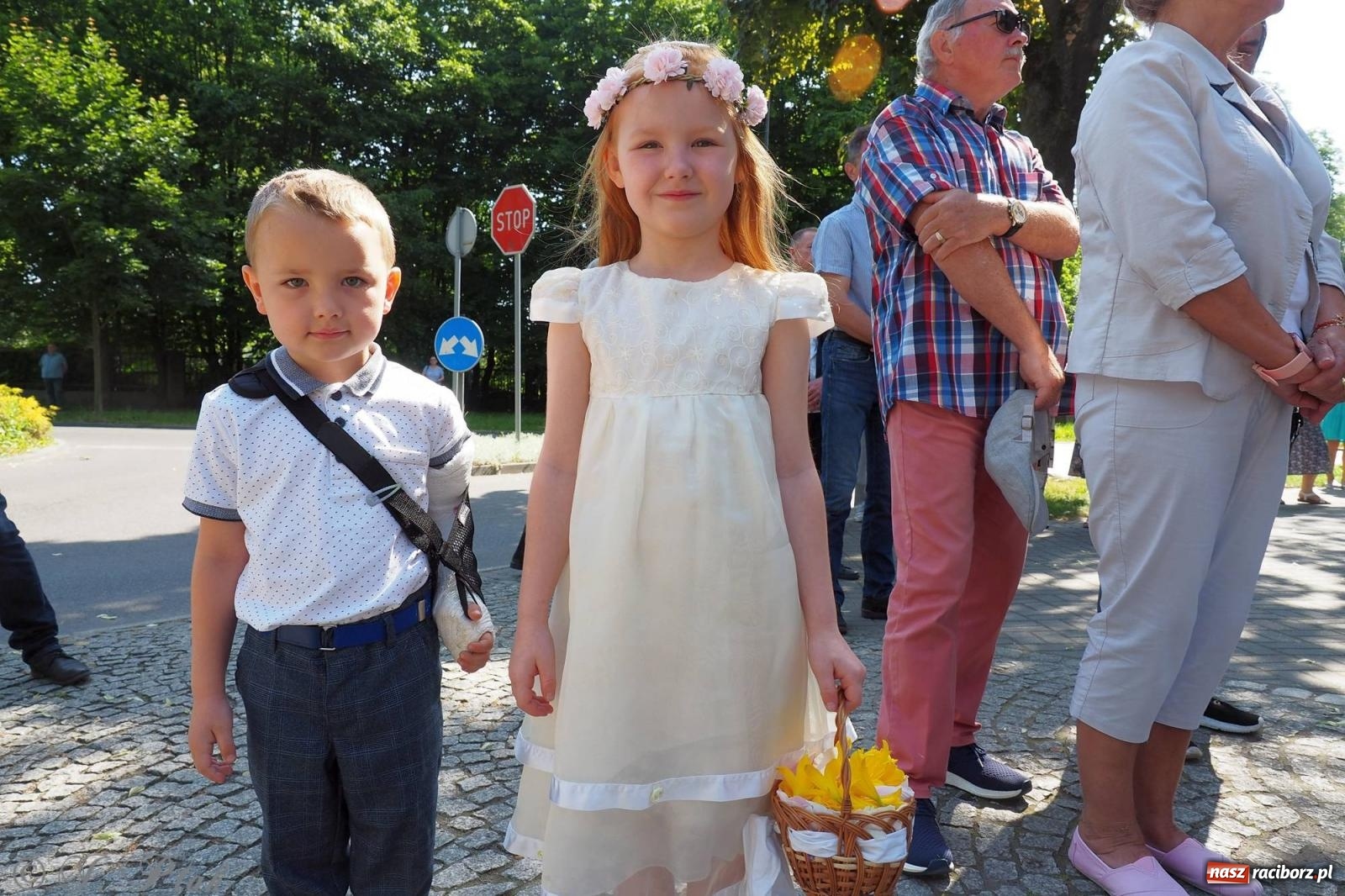 Zdjęcie w galerii na portalu naszraciborz.pl: Procesja Eucharystyczna to forma świadectwa. Boże Ciało w parafii NSPJ [FOTO i WIDEO] wiadomości z regionu