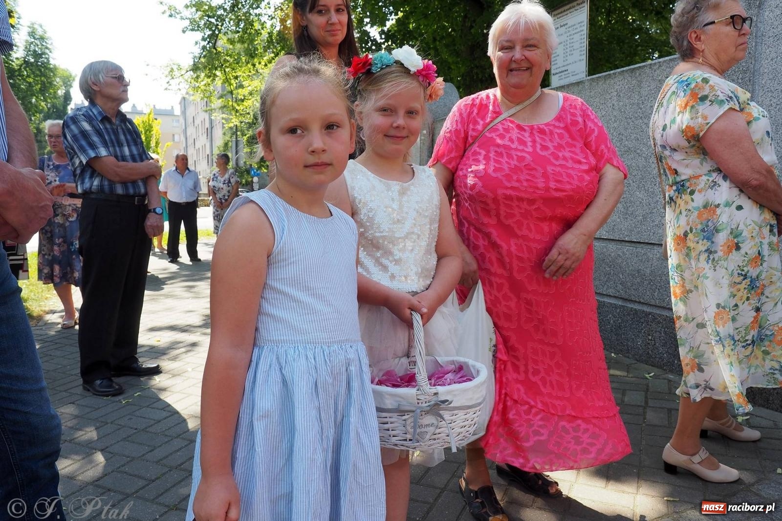 Zdjęcie w galerii na portalu naszraciborz.pl: Procesja Eucharystyczna to forma świadectwa. Boże Ciało w parafii NSPJ [FOTO i WIDEO] wiadomości z regionu