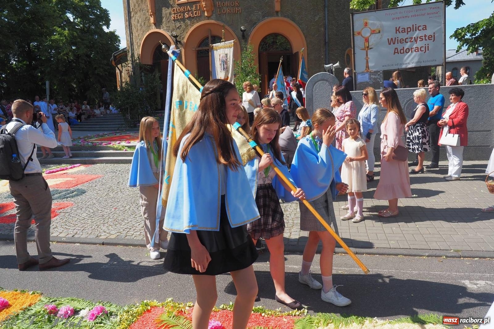 Zdjęcie w galerii na portalu naszraciborz.pl: Procesja Eucharystyczna to forma świadectwa. Boże Ciało w parafii NSPJ [FOTO i WIDEO] wiadomości z regionu
