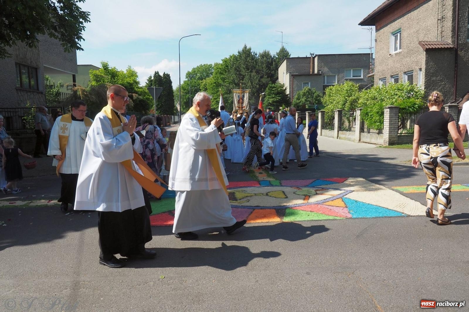 Zdjęcie w galerii na portalu naszraciborz.pl: Procesja Eucharystyczna to forma świadectwa. Boże Ciało w parafii NSPJ [FOTO i WIDEO] wiadomości z regionu