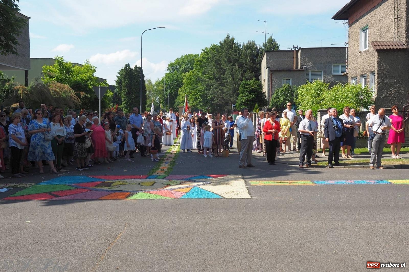 Zdjęcie w galerii na portalu naszraciborz.pl: Procesja Eucharystyczna to forma świadectwa. Boże Ciało w parafii NSPJ [FOTO i WIDEO] wiadomości z regionu
