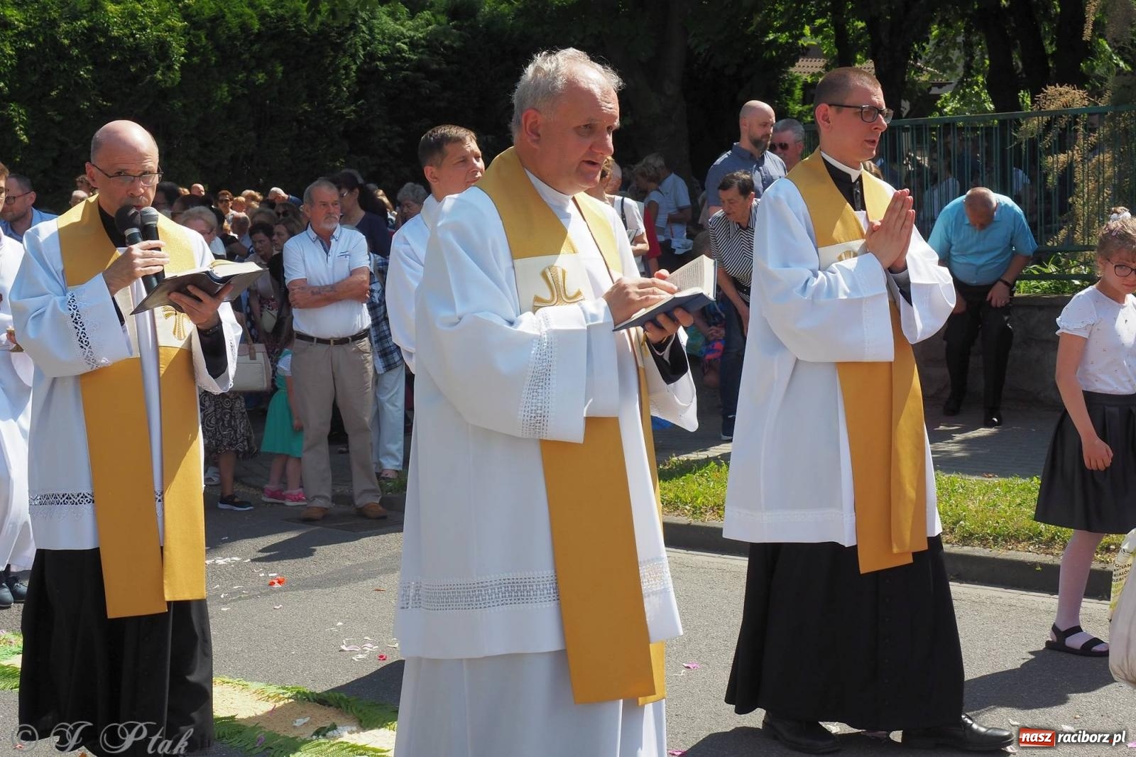Zdjęcie w galerii na portalu naszraciborz.pl: Procesja Eucharystyczna to forma świadectwa. Boże Ciało w parafii NSPJ [FOTO i WIDEO] wiadomości z regionu