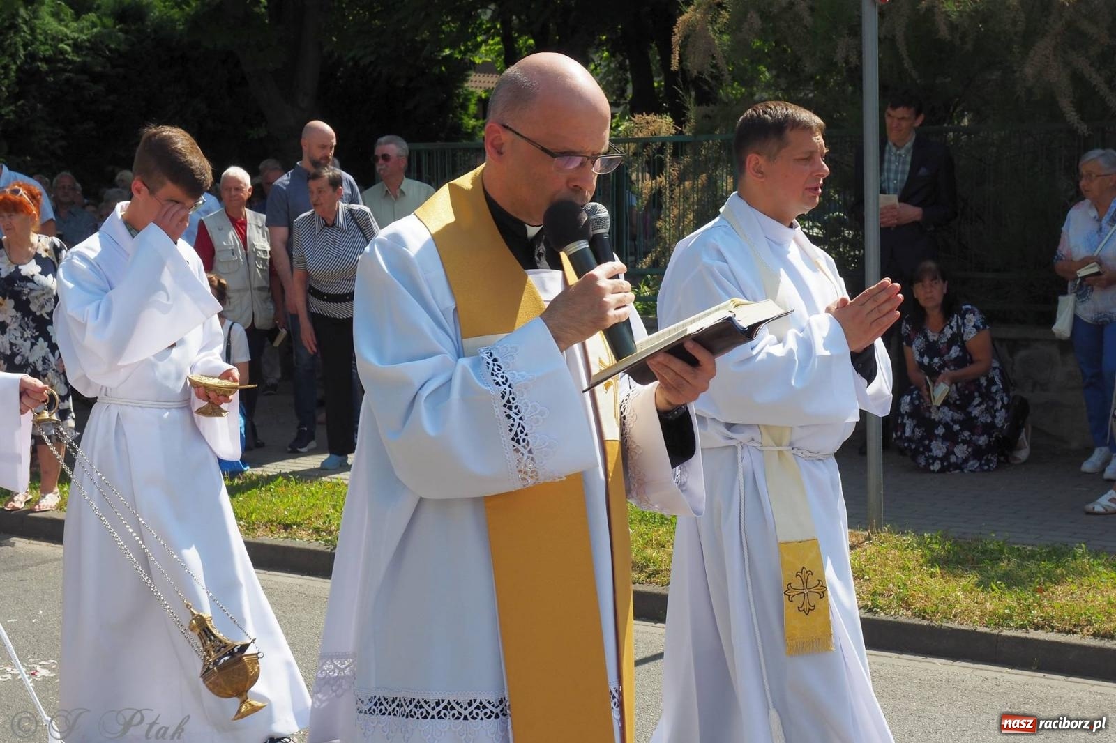 Zdjęcie w galerii na portalu naszraciborz.pl: Procesja Eucharystyczna to forma świadectwa. Boże Ciało w parafii NSPJ [FOTO i WIDEO] wiadomości z regionu
