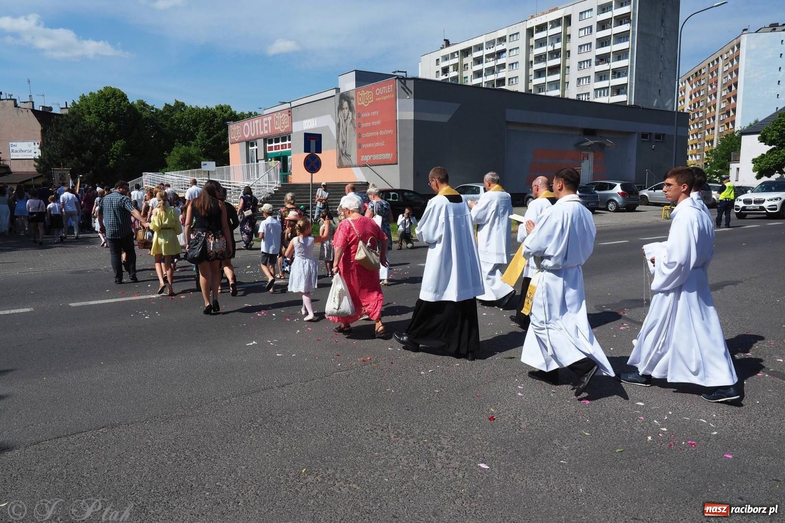 Zdjęcie w galerii na portalu naszraciborz.pl: Procesja Eucharystyczna to forma świadectwa. Boże Ciało w parafii NSPJ [FOTO i WIDEO] wiadomości z regionu