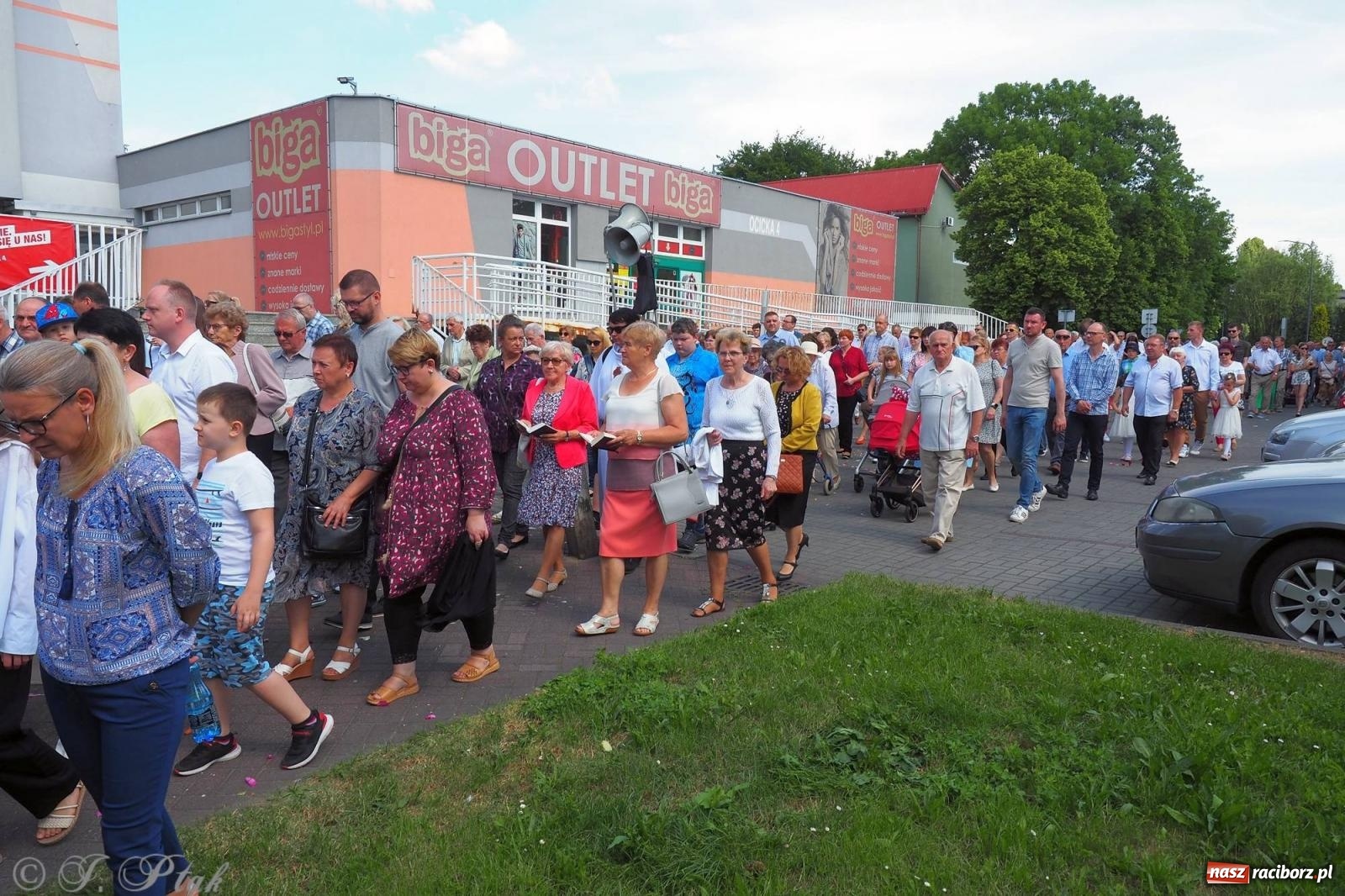 Zdjęcie w galerii na portalu naszraciborz.pl: Procesja Eucharystyczna to forma świadectwa. Boże Ciało w parafii NSPJ [FOTO i WIDEO] wiadomości z regionu