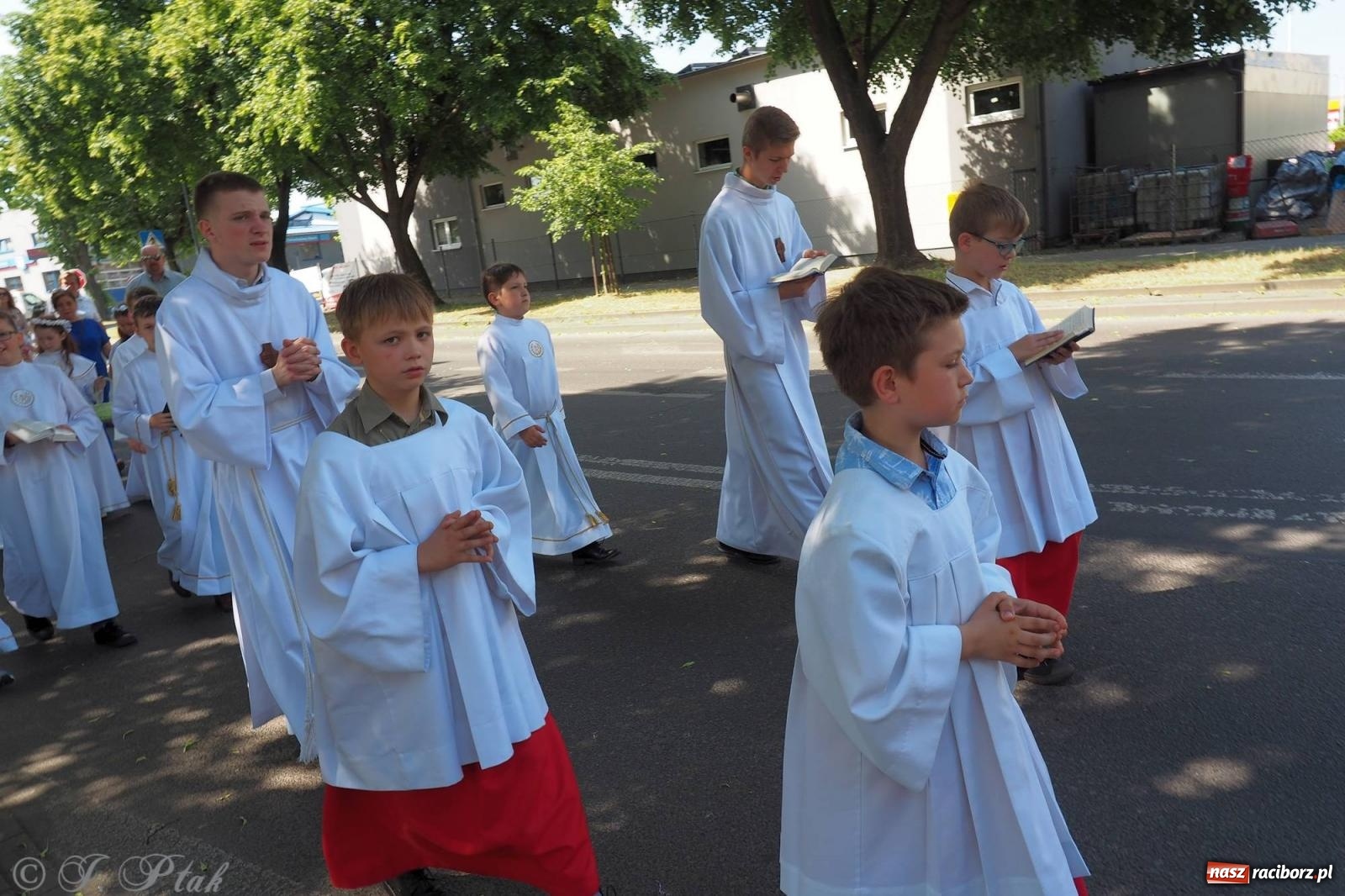 Zdjęcie w galerii na portalu naszraciborz.pl: Procesja Eucharystyczna to forma świadectwa. Boże Ciało w parafii NSPJ [FOTO i WIDEO] wiadomości z regionu