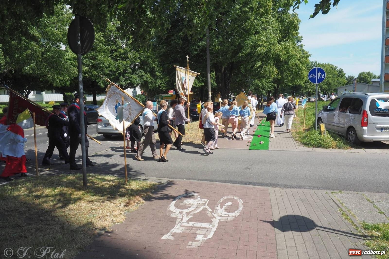 Zdjęcie w galerii na portalu naszraciborz.pl: Procesja Eucharystyczna to forma świadectwa. Boże Ciało w parafii NSPJ [FOTO i WIDEO] wiadomości z regionu