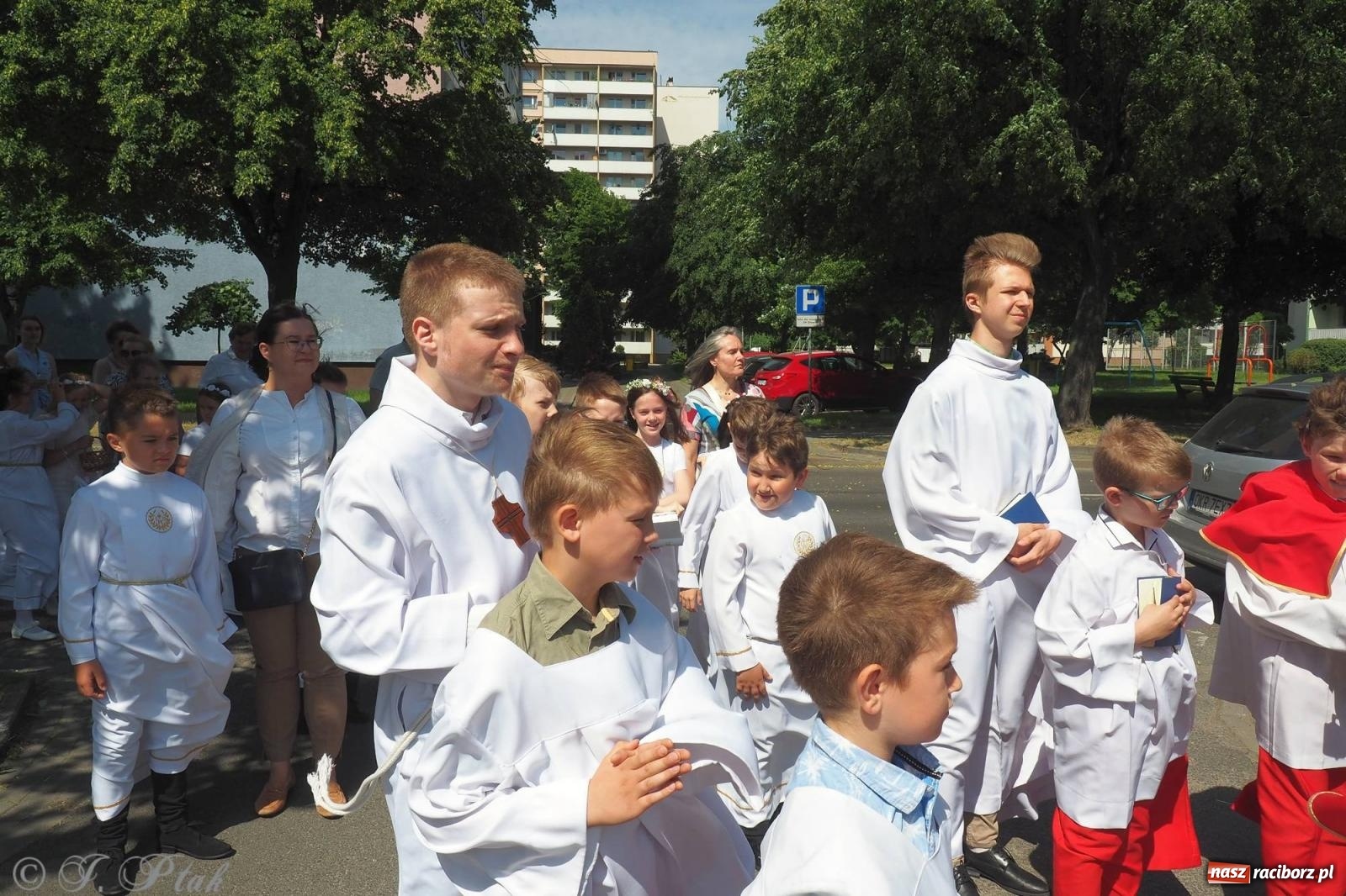 Zdjęcie w galerii na portalu naszraciborz.pl: Procesja Eucharystyczna to forma świadectwa. Boże Ciało w parafii NSPJ [FOTO i WIDEO] wiadomości z regionu