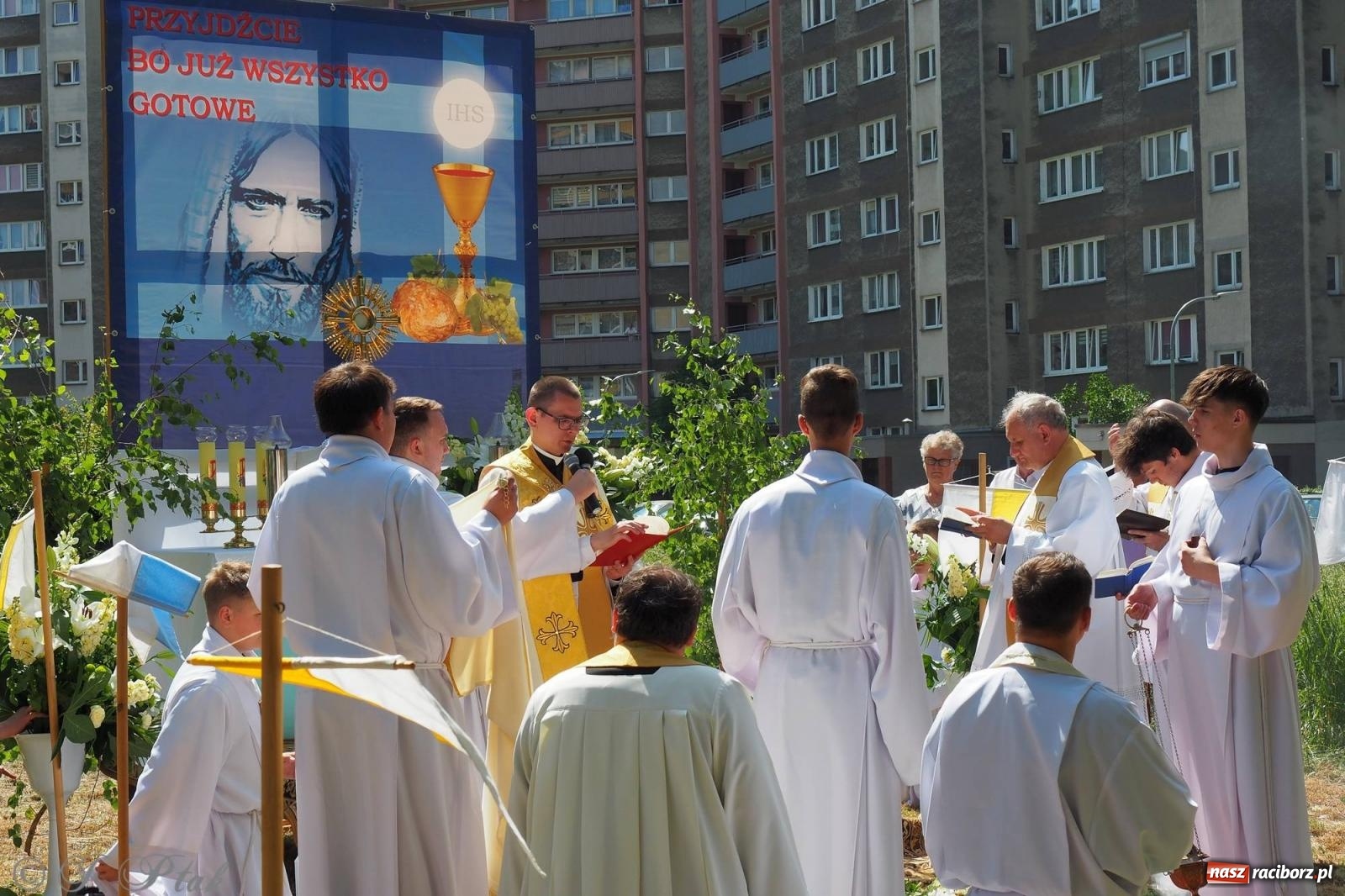 Zdjęcie w galerii na portalu naszraciborz.pl: Procesja Eucharystyczna to forma świadectwa. Boże Ciało w parafii NSPJ [FOTO i WIDEO] wiadomości z regionu