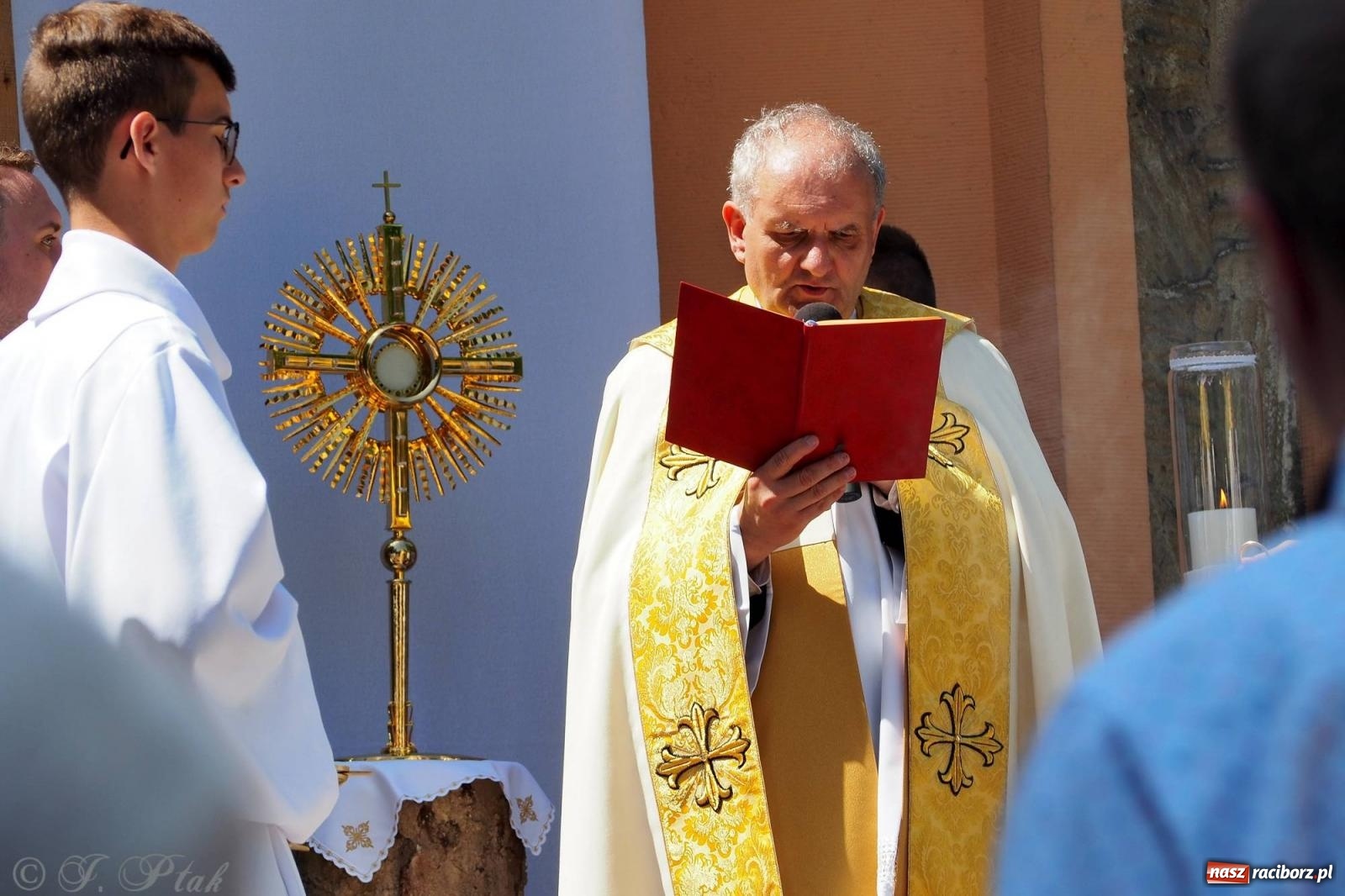 Zdjęcie w galerii na portalu naszraciborz.pl: Procesja Eucharystyczna to forma świadectwa. Boże Ciało w parafii NSPJ [FOTO i WIDEO] wiadomości z regionu