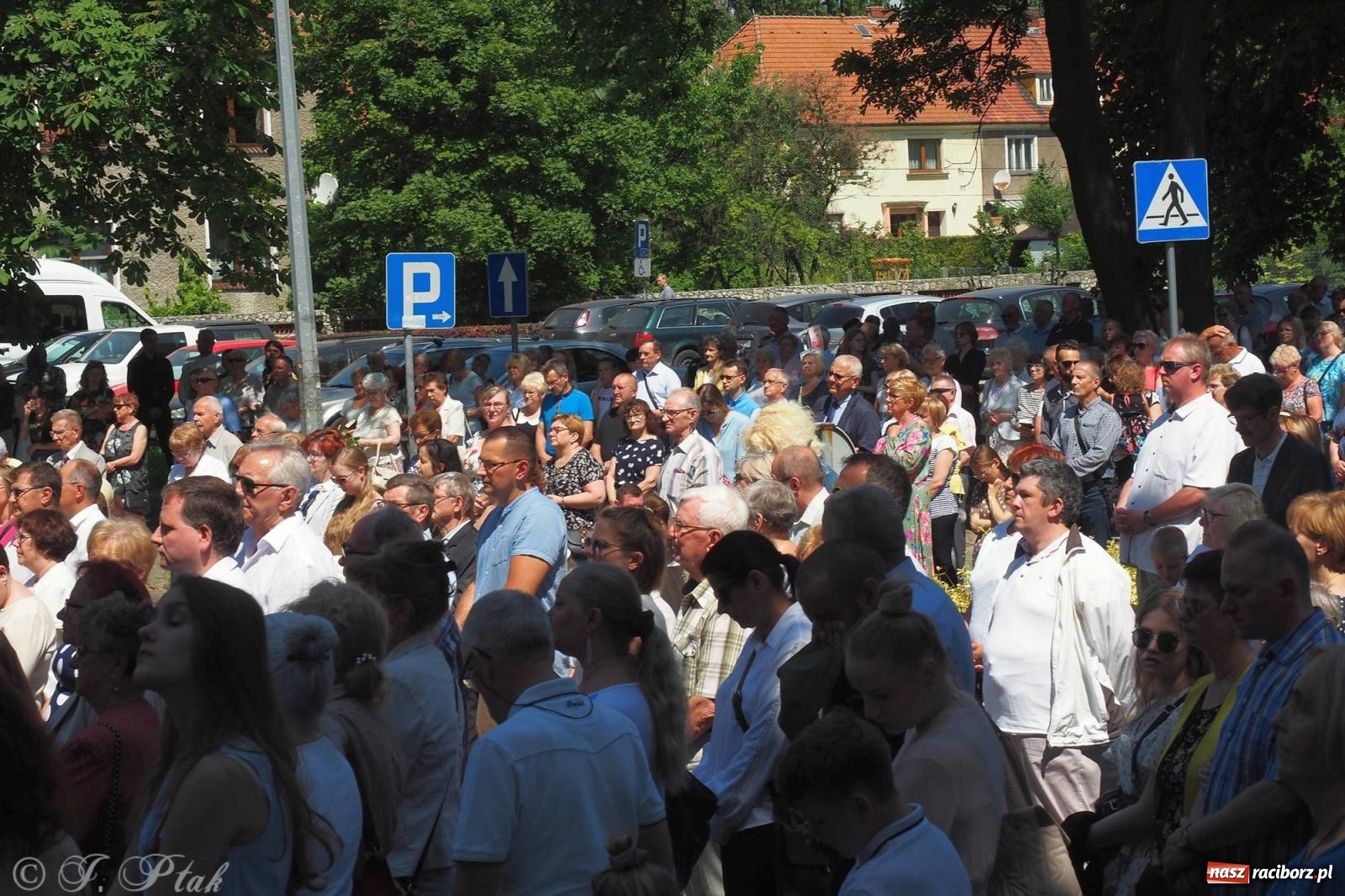 Zdjęcie w galerii na portalu naszraciborz.pl: Procesja Eucharystyczna to forma świadectwa. Boże Ciało w parafii NSPJ [FOTO i WIDEO] wiadomości z regionu