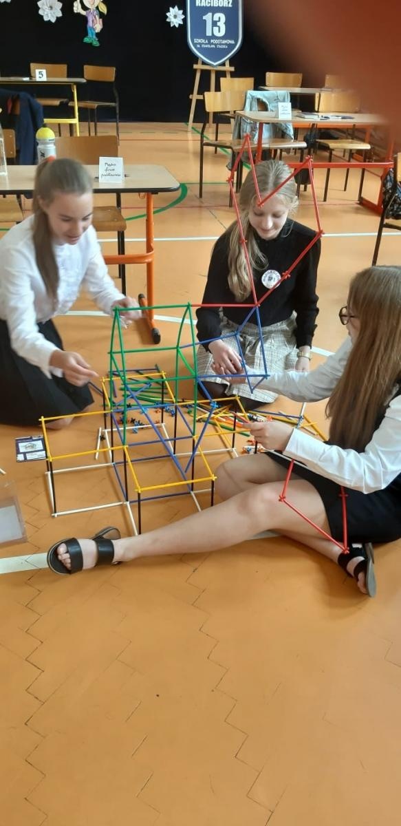 Zdjęcie w galerii na portalu naszraciborz.pl: Mądra Głowa Podstawowa - konkurs w SP 13 wiadomości z regionu