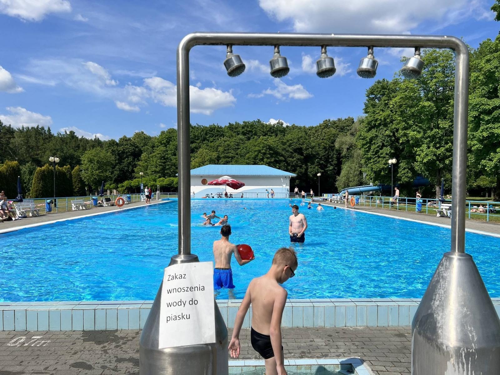 Zdjęcie w galerii na portalu naszraciborz.pl: Ruszył sezon na kąpielisku pod Oborą [FOTO i WIDEO] wiadomości z regionu