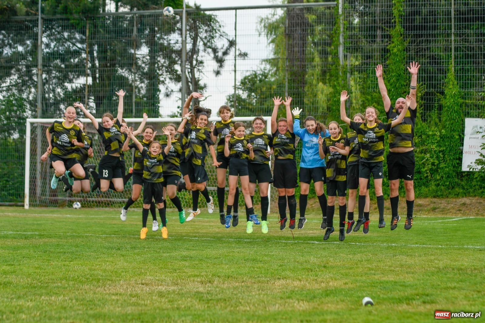 Zdjęcie w galerii na portalu naszraciborz.pl: Integracyjny początek turnieju im. Huberta Kostki w Markowicach [FOTO i WIDEO] wiadomości z regionu