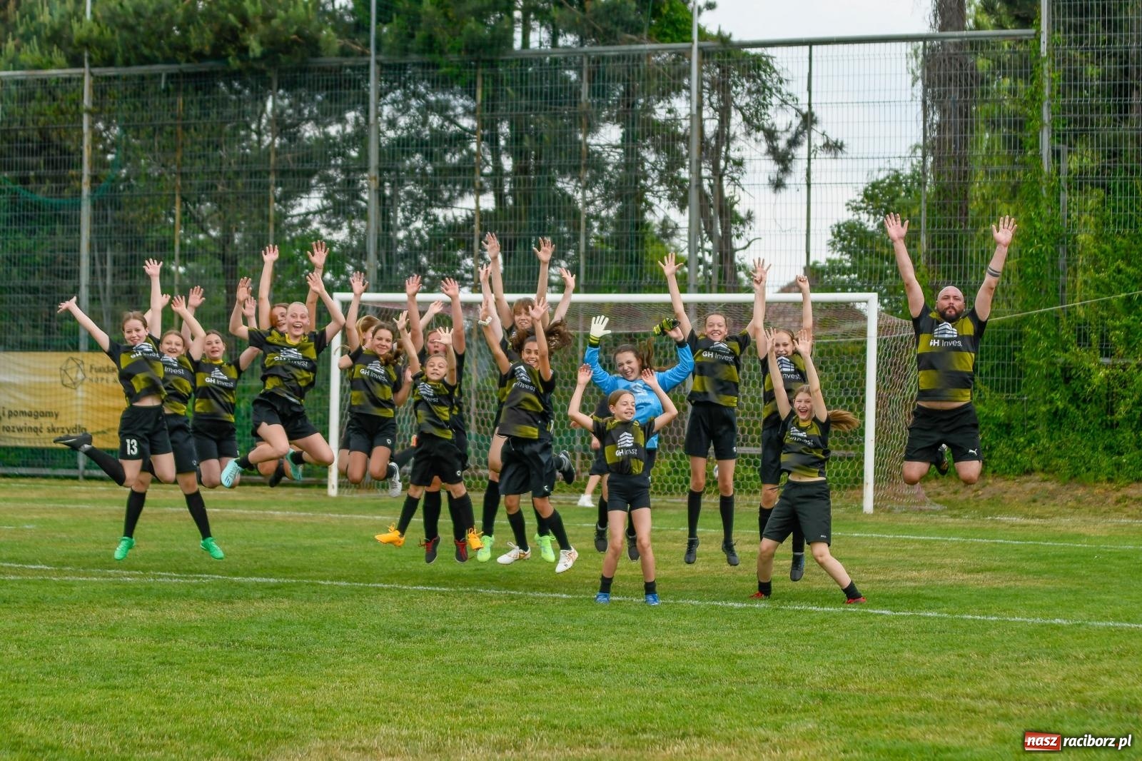 Zdjęcie w galerii na portalu naszraciborz.pl: Integracyjny początek turnieju im. Huberta Kostki w Markowicach [FOTO i WIDEO] wiadomości z regionu