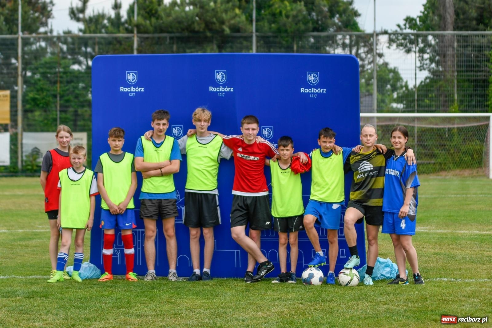 Zdjęcie w galerii na portalu naszraciborz.pl: Integracyjny początek turnieju im. Huberta Kostki w Markowicach [FOTO i WIDEO] wiadomości z regionu