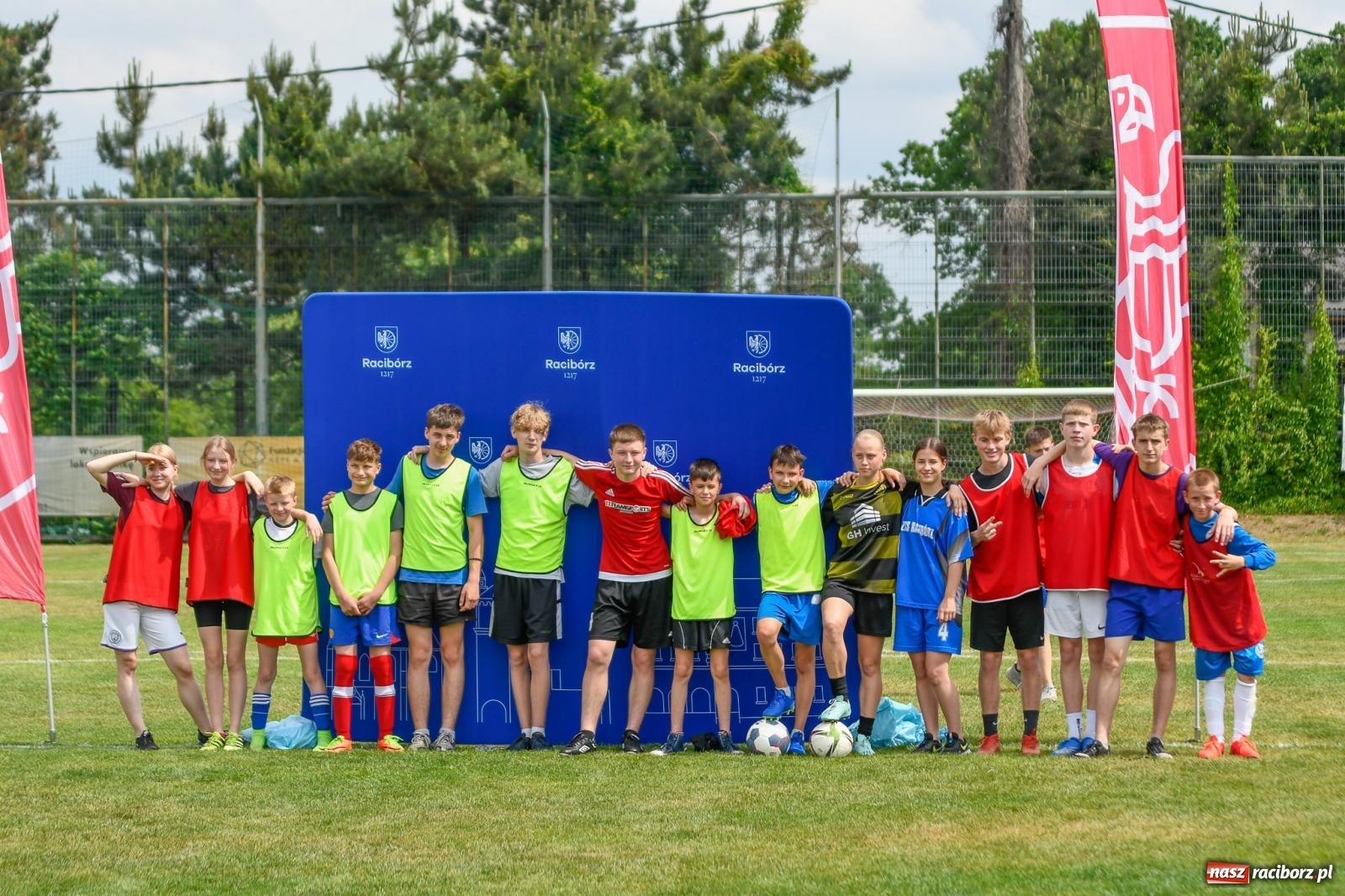 Zdjęcie w galerii na portalu naszraciborz.pl: Integracyjny początek turnieju im. Huberta Kostki w Markowicach [FOTO i WIDEO] wiadomości z regionu