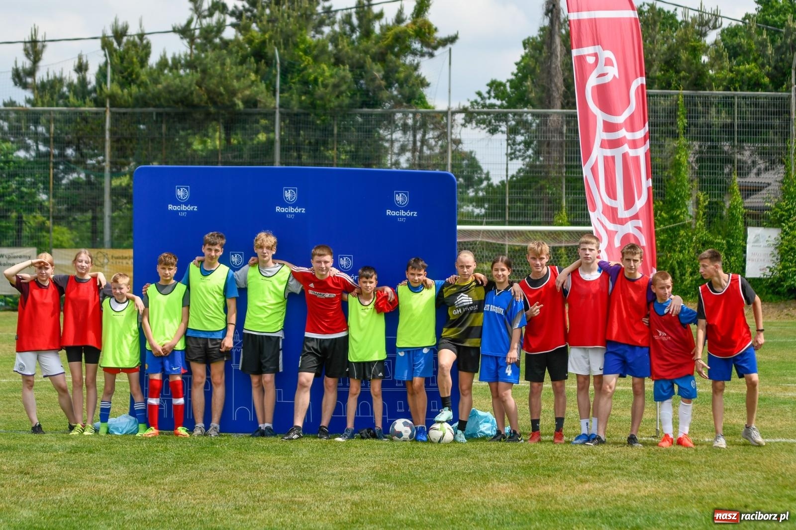 Zdjęcie w galerii na portalu naszraciborz.pl: Integracyjny początek turnieju im. Huberta Kostki w Markowicach [FOTO i WIDEO] wiadomości z regionu