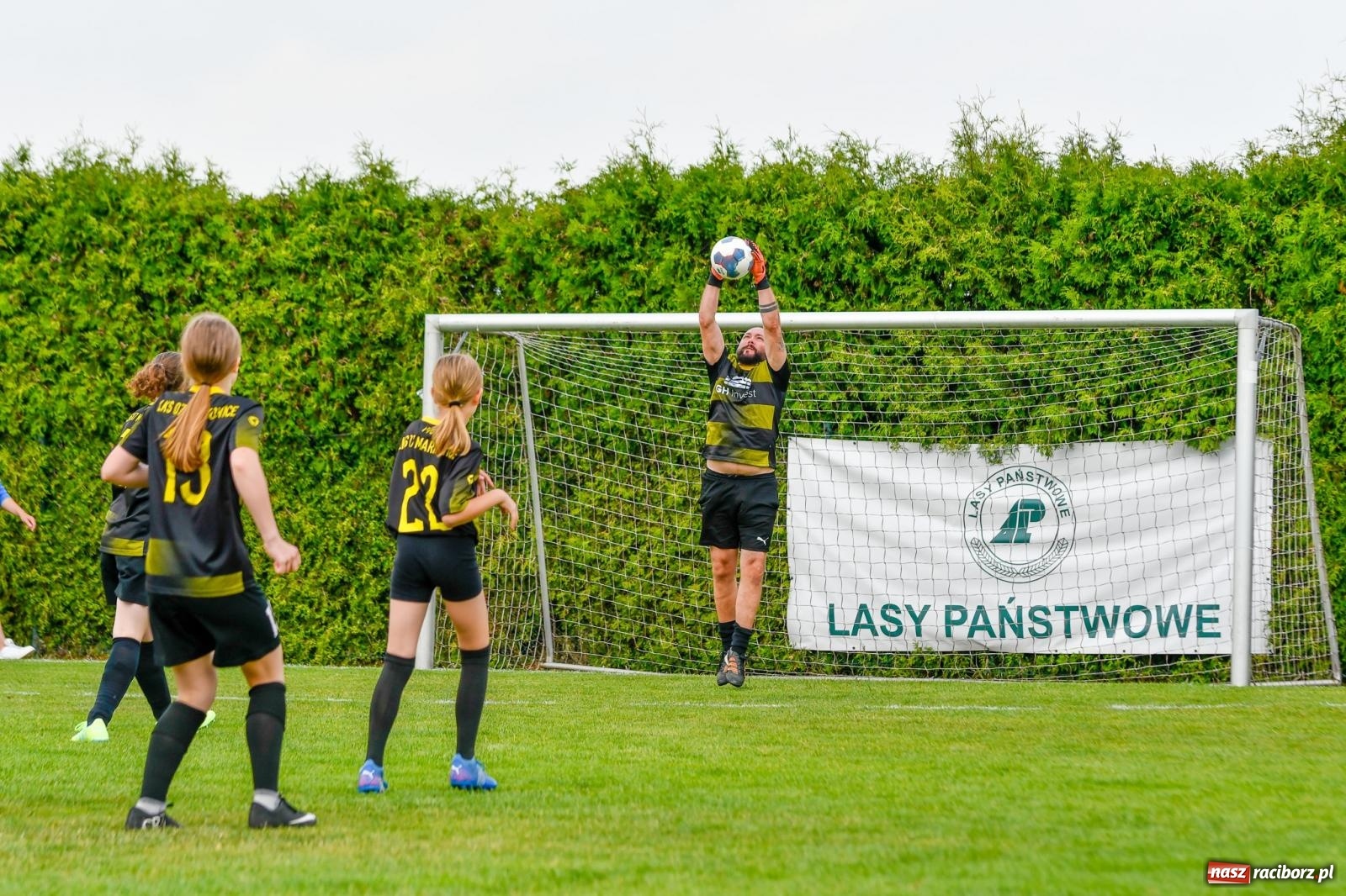 Zdjęcie w galerii na portalu naszraciborz.pl: Integracyjny początek turnieju im. Huberta Kostki w Markowicach [FOTO i WIDEO] wiadomości z regionu
