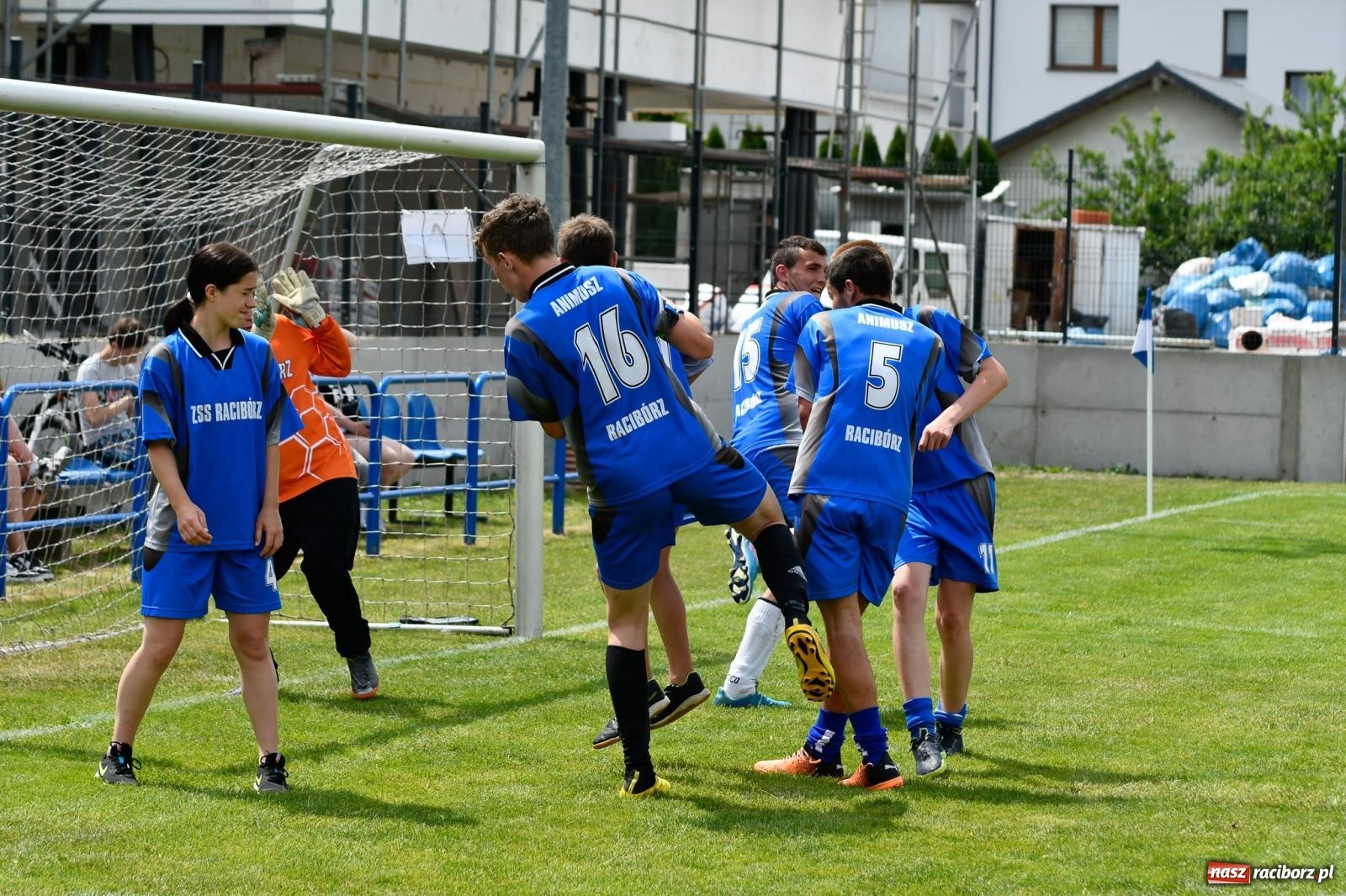 Zdjęcie w galerii na portalu naszraciborz.pl: Integracyjny początek turnieju im. Huberta Kostki w Markowicach [FOTO i WIDEO] wiadomości z regionu