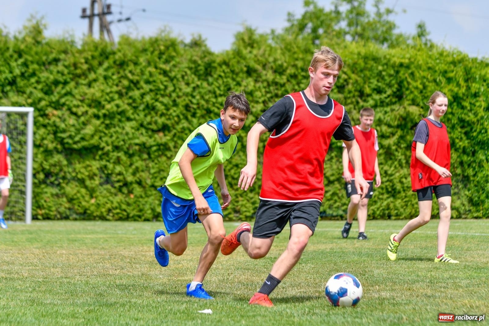 Zdjęcie w galerii na portalu naszraciborz.pl: Integracyjny początek turnieju im. Huberta Kostki w Markowicach [FOTO i WIDEO] wiadomości z regionu