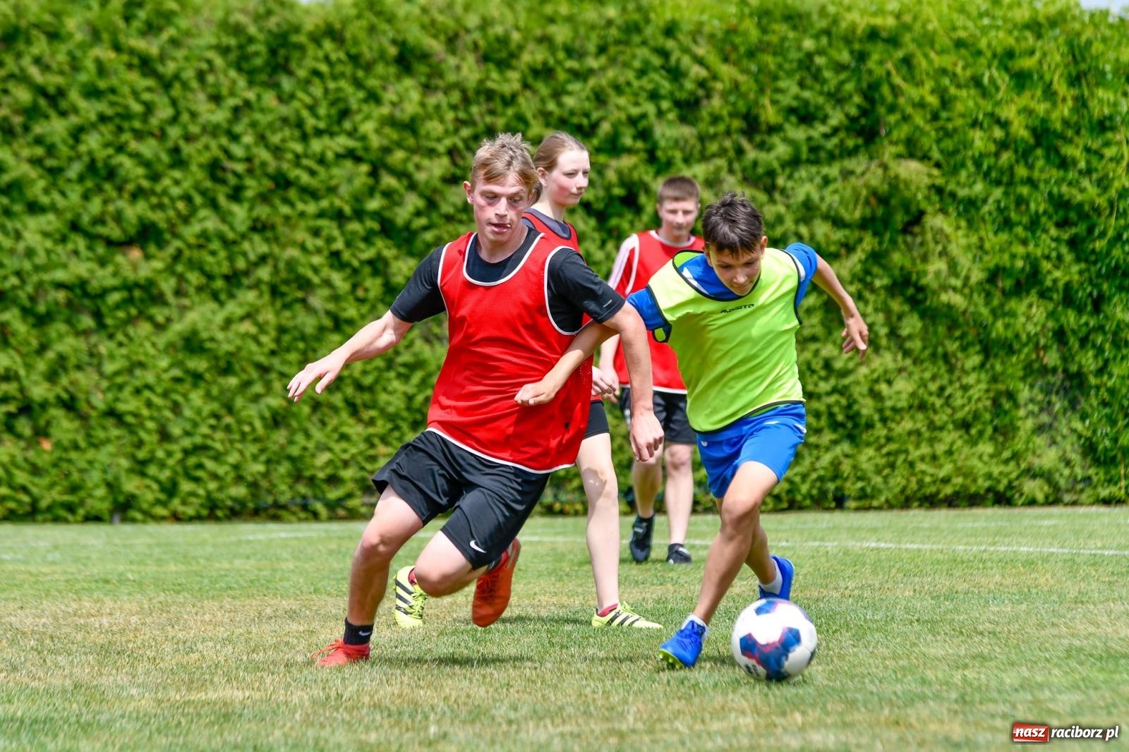 Zdjęcie w galerii na portalu naszraciborz.pl: Integracyjny początek turnieju im. Huberta Kostki w Markowicach [FOTO i WIDEO] wiadomości z regionu