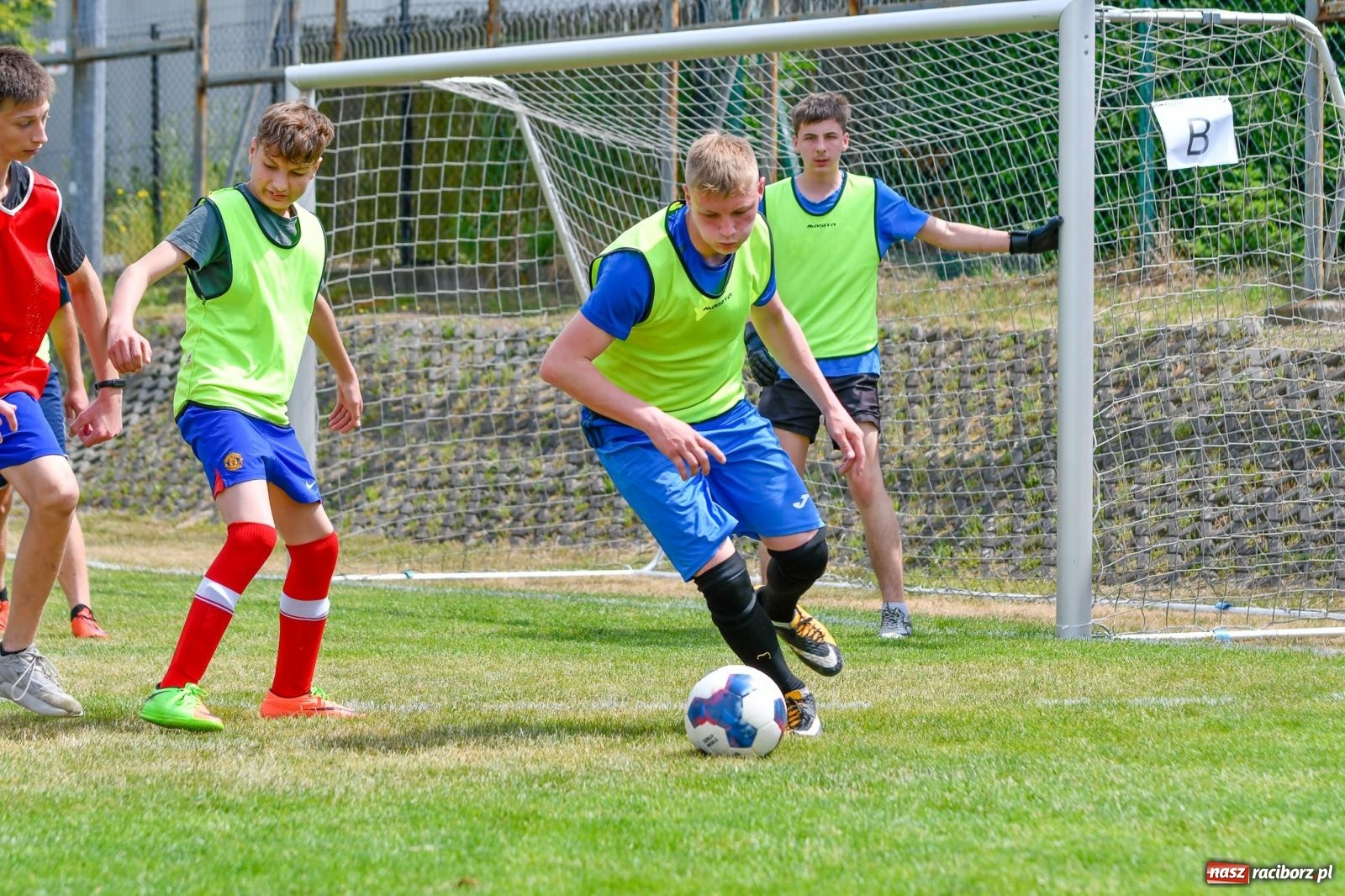 Zdjęcie w galerii na portalu naszraciborz.pl: Integracyjny początek turnieju im. Huberta Kostki w Markowicach [FOTO i WIDEO] wiadomości z regionu