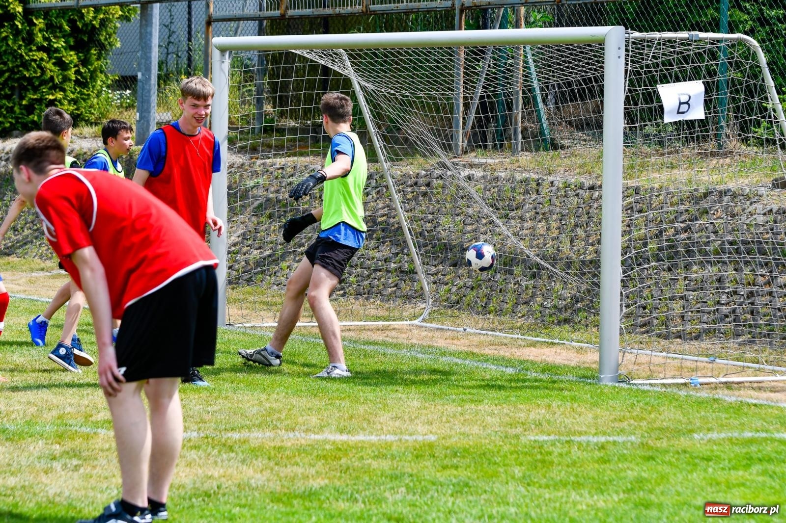 Zdjęcie w galerii na portalu naszraciborz.pl: Integracyjny początek turnieju im. Huberta Kostki w Markowicach [FOTO i WIDEO] wiadomości z regionu