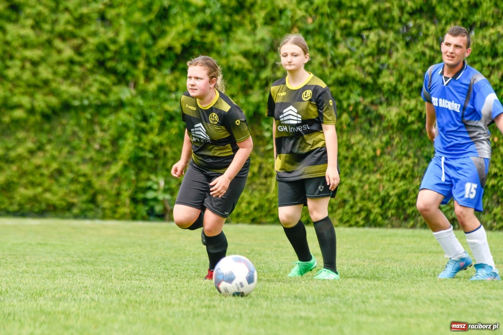 Zdjęcie w galerii na portalu naszraciborz.pl: Integracyjny początek turnieju im. Huberta Kostki w Markowicach [FOTO i WIDEO] wiadomości z regionu