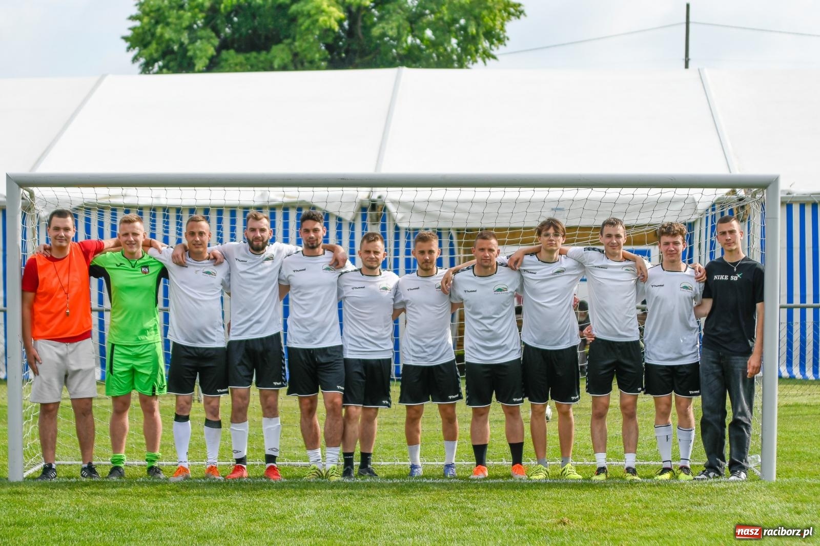 Zdjęcie w galerii na portalu naszraciborz.pl: Piłkarska rywalizacja dzikich drużyn w Borucinie [FOTO i WIDEO] wiadomości z regionu