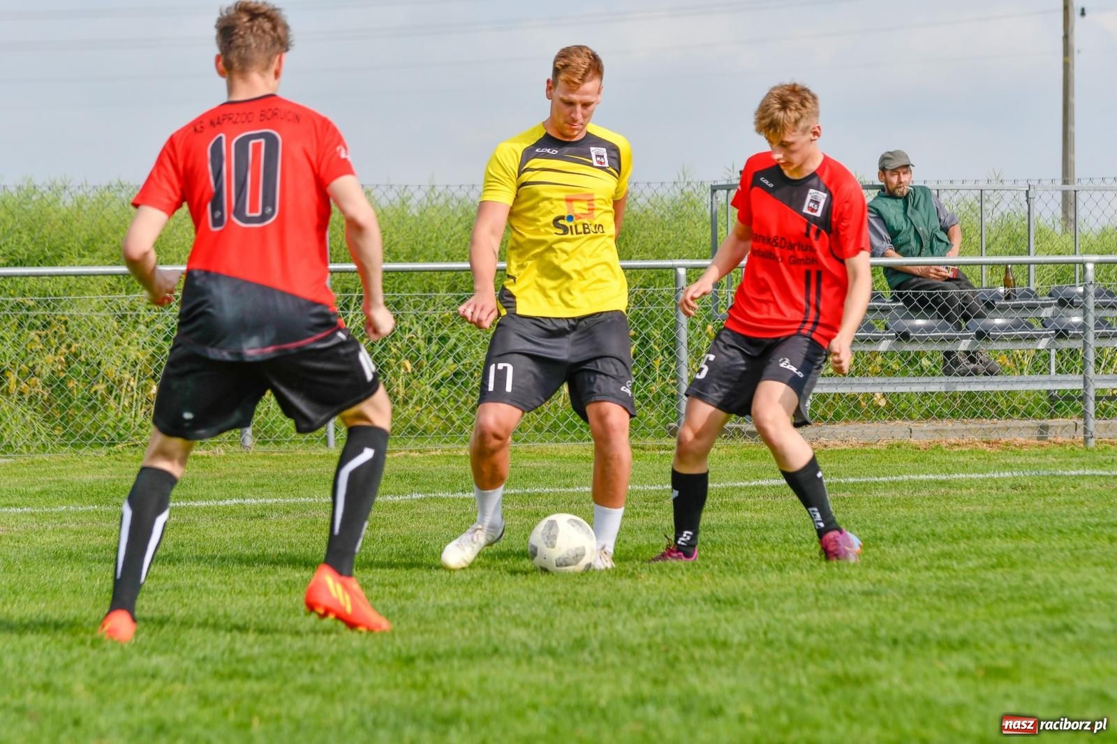 Zdjęcie w galerii na portalu naszraciborz.pl: Piłkarska rywalizacja dzikich drużyn w Borucinie [FOTO i WIDEO] wiadomości z regionu