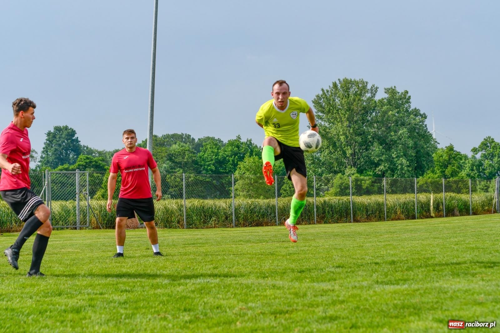 Zdjęcie w galerii na portalu naszraciborz.pl: Piłkarska rywalizacja dzikich drużyn w Borucinie [FOTO i WIDEO] wiadomości z regionu
