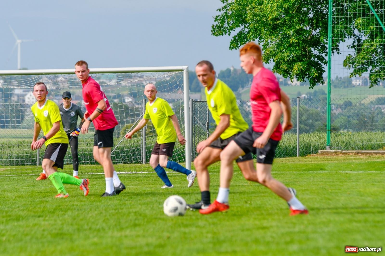 Zdjęcie w galerii na portalu naszraciborz.pl: Piłkarska rywalizacja dzikich drużyn w Borucinie [FOTO i WIDEO] wiadomości z regionu
