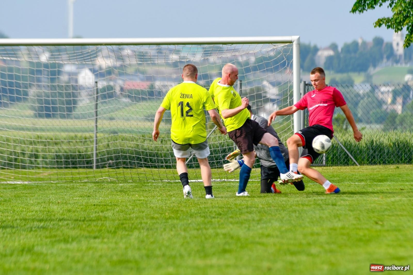Zdjęcie w galerii na portalu naszraciborz.pl: Piłkarska rywalizacja dzikich drużyn w Borucinie [FOTO i WIDEO] wiadomości z regionu