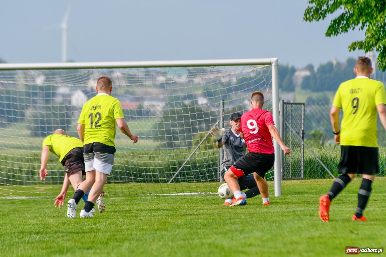 Zdjęcie w galerii na portalu naszraciborz.pl: Piłkarska rywalizacja dzikich drużyn w Borucinie [FOTO i WIDEO] wiadomości z regionu