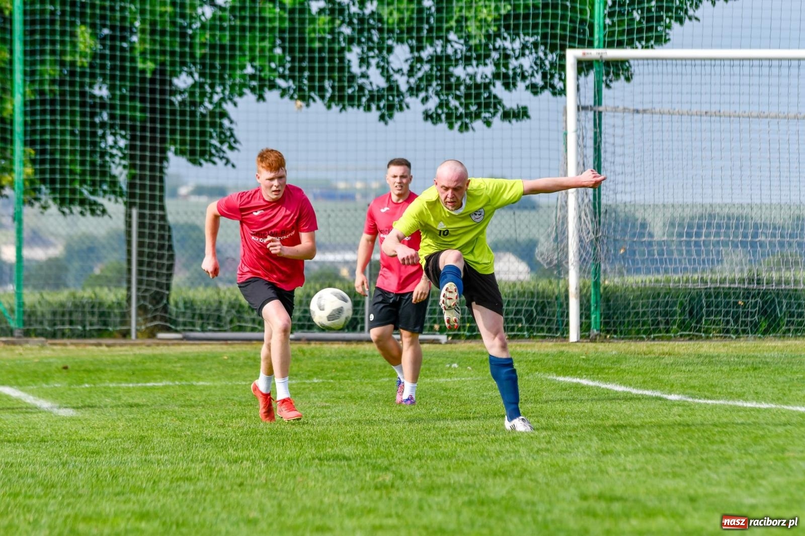 Zdjęcie w galerii na portalu naszraciborz.pl: Piłkarska rywalizacja dzikich drużyn w Borucinie [FOTO i WIDEO] wiadomości z regionu