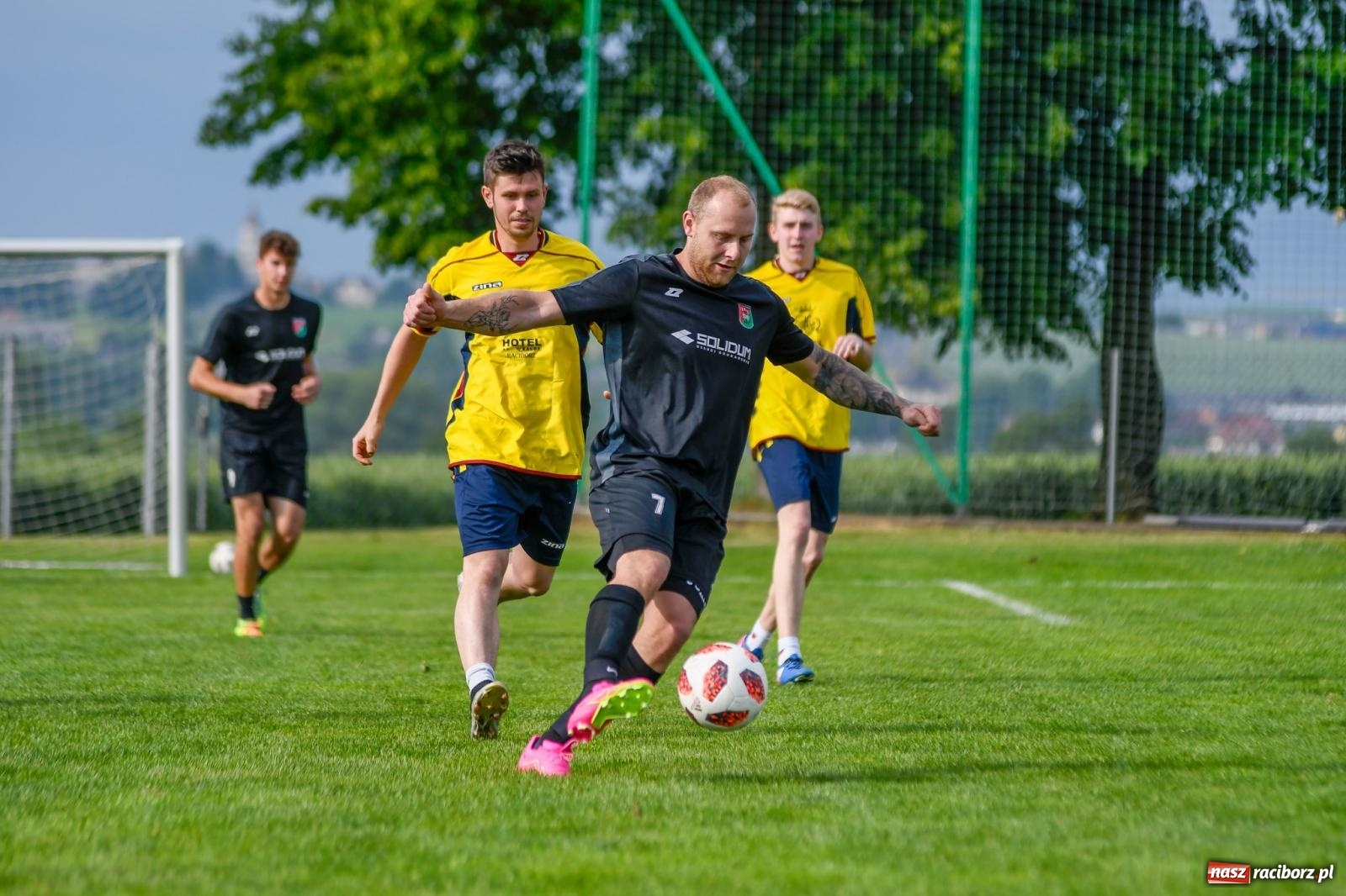 Zdjęcie w galerii na portalu naszraciborz.pl: Piłkarska rywalizacja dzikich drużyn w Borucinie [FOTO i WIDEO] wiadomości z regionu