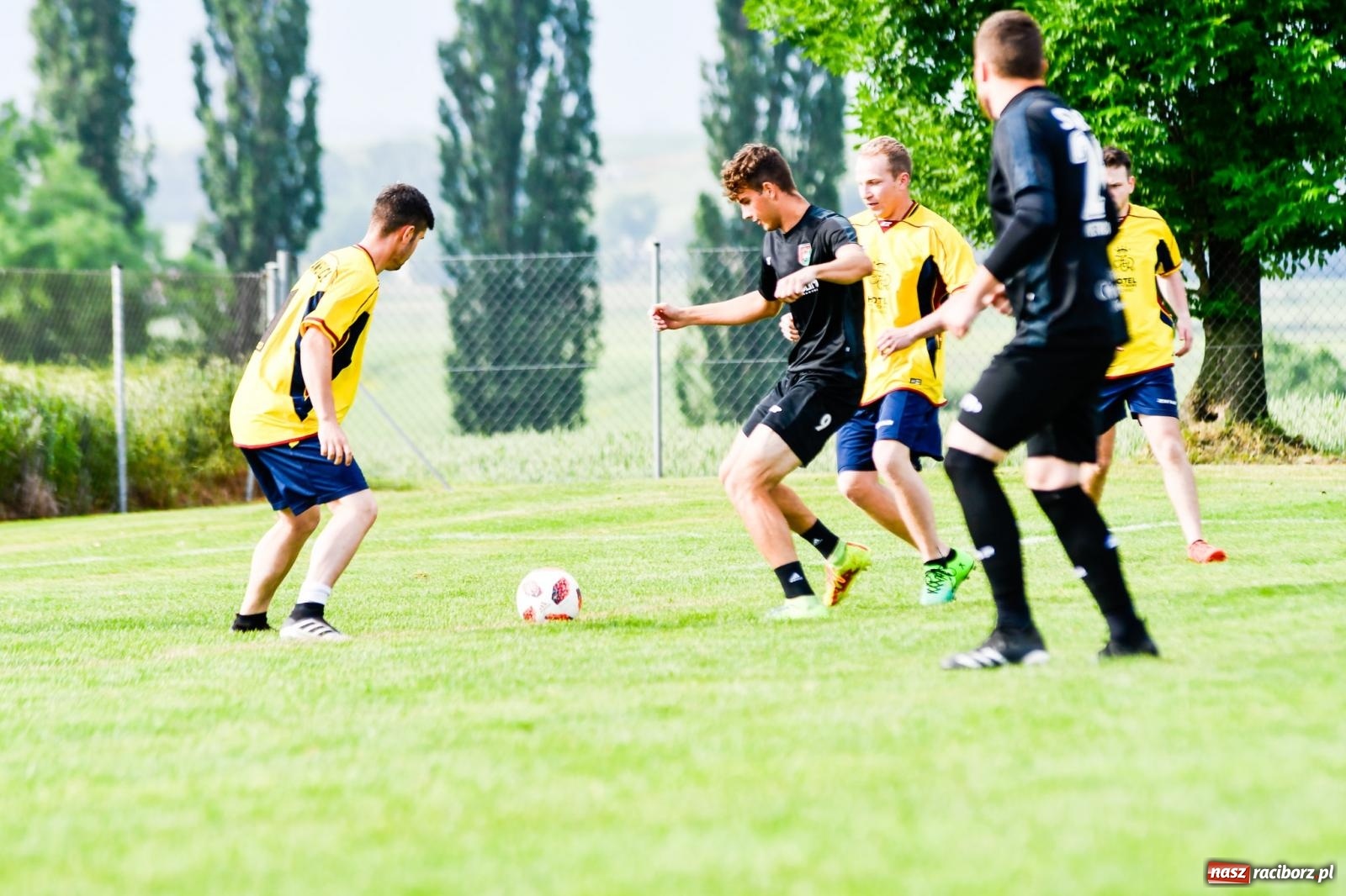 Zdjęcie w galerii na portalu naszraciborz.pl: Piłkarska rywalizacja dzikich drużyn w Borucinie [FOTO i WIDEO] wiadomości z regionu
