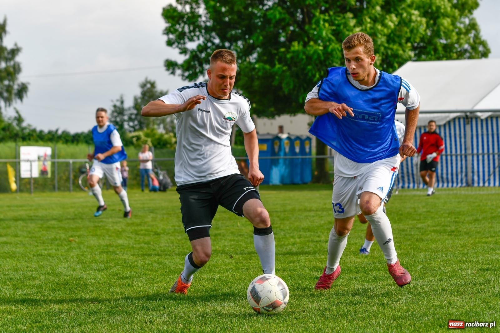 Zdjęcie w galerii na portalu naszraciborz.pl: Piłkarska rywalizacja dzikich drużyn w Borucinie [FOTO i WIDEO] wiadomości z regionu